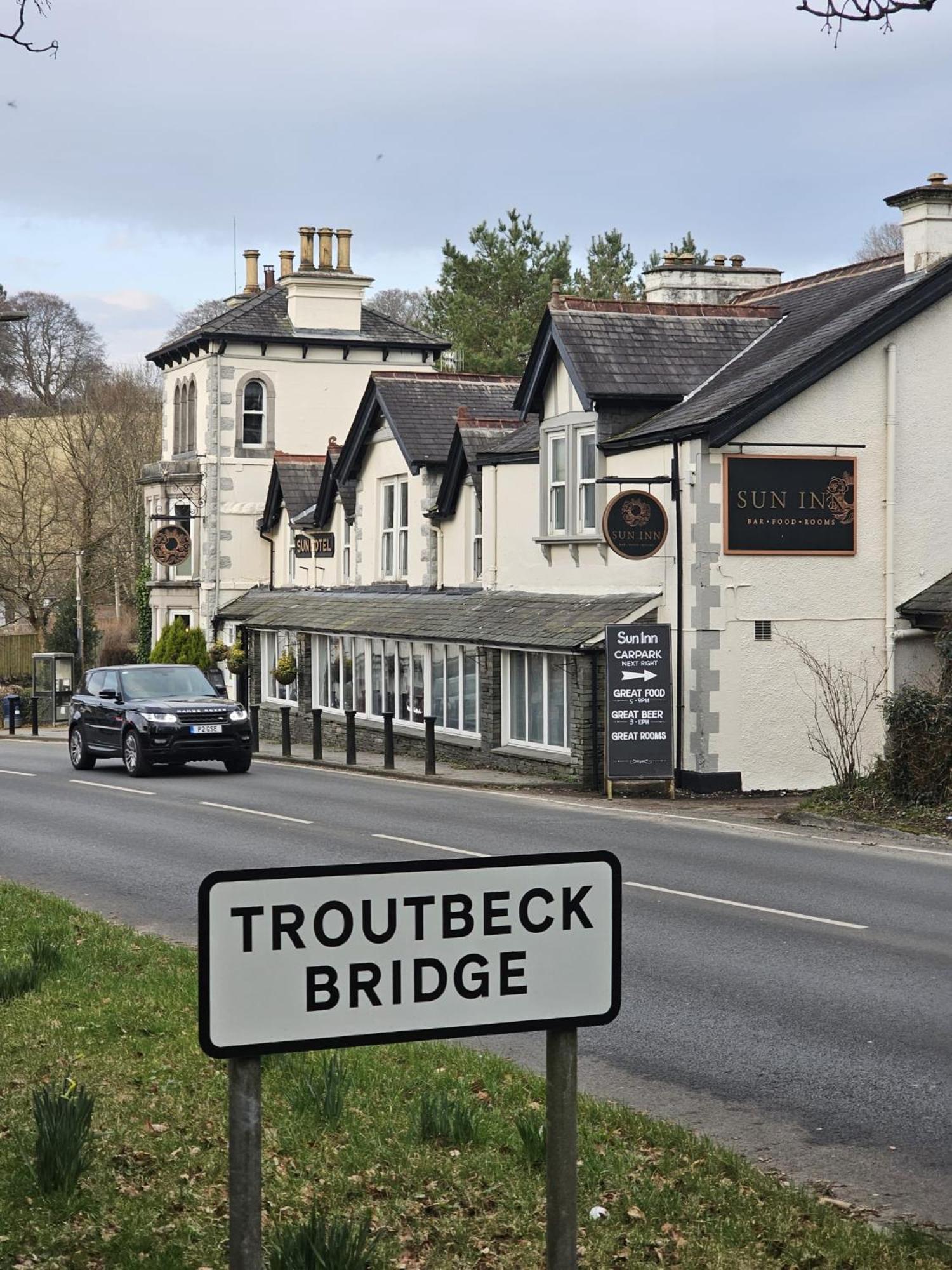 The Sun Inn Troutbeck Bridge Exterior foto